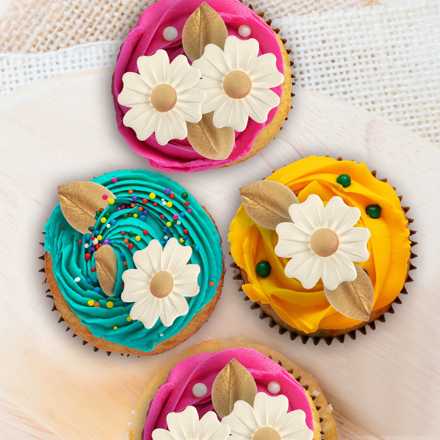 BLISTER FLORES BLANCAS Y HOJAS DORADAS DE OBLEA