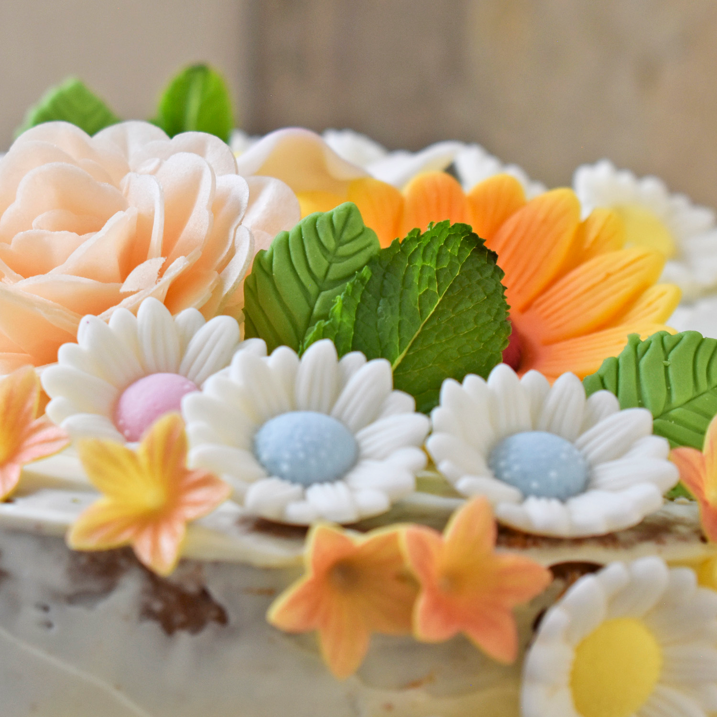 SUGAR CAKE DECORATION OLIVE GREEN LEAF 3,7CM