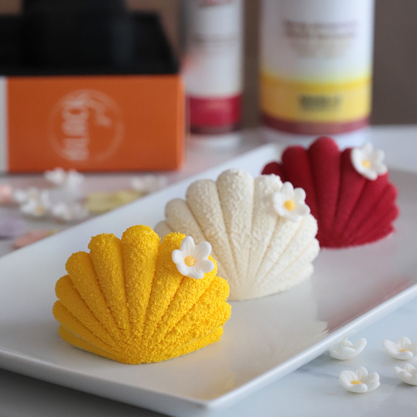 FLEUR EN SUCRE PRINTEMPS BLANCHE 2 CM