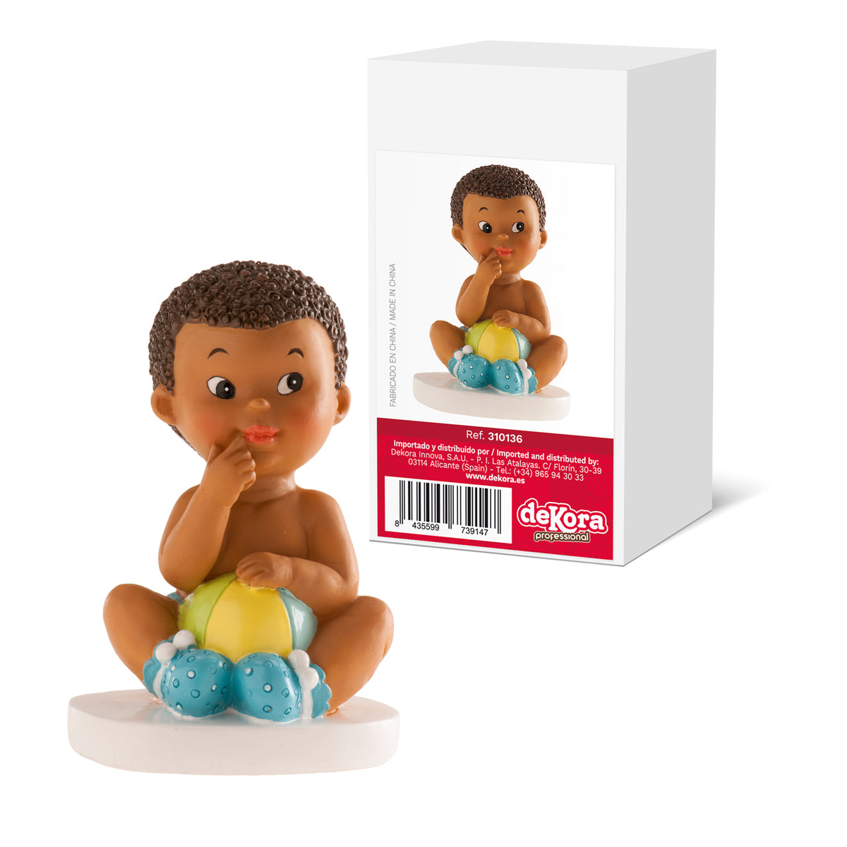 FIGURA BOLO BATIZADO MENINO SENTADO COM UMA BOLA 10 CM