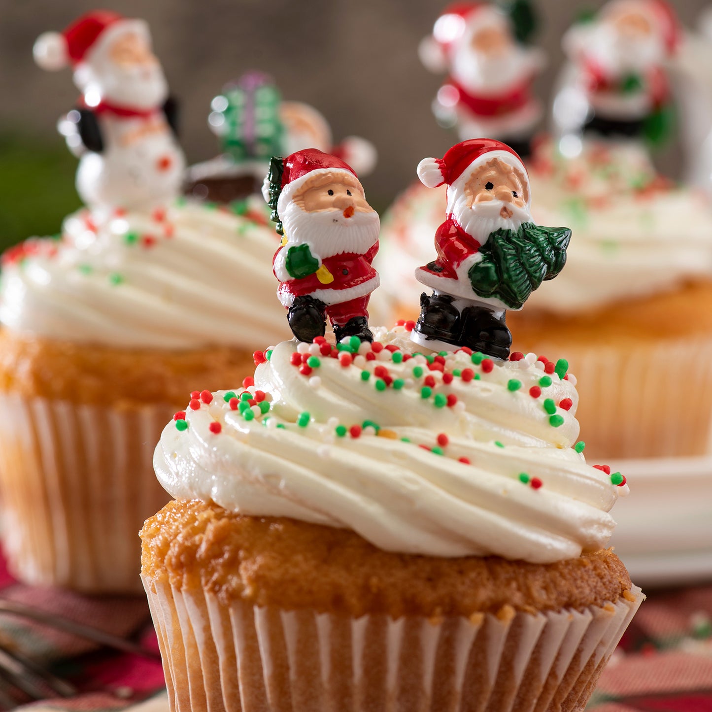 SANTA CLAUS PLASTIC FIGURES 8 MODELS 3CM