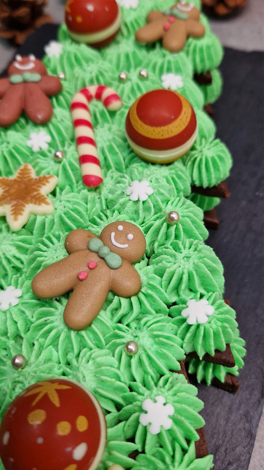 CHRISTMAS CANDY CANE WHITE CHOCOLATE CAKE DECORATION 20X55MM