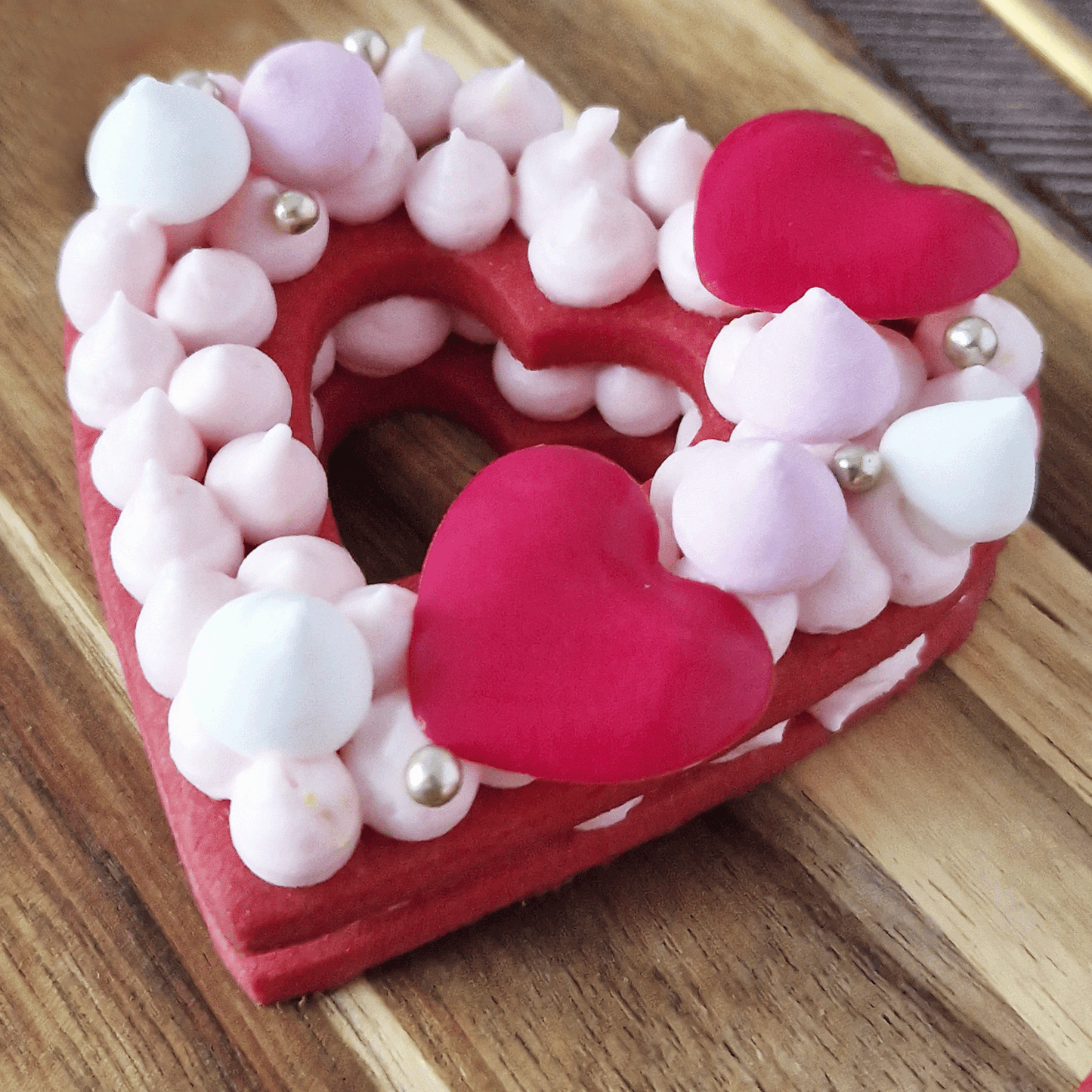COEUR ROUGE 2D CHOCOLAT NOIR 30X27MM