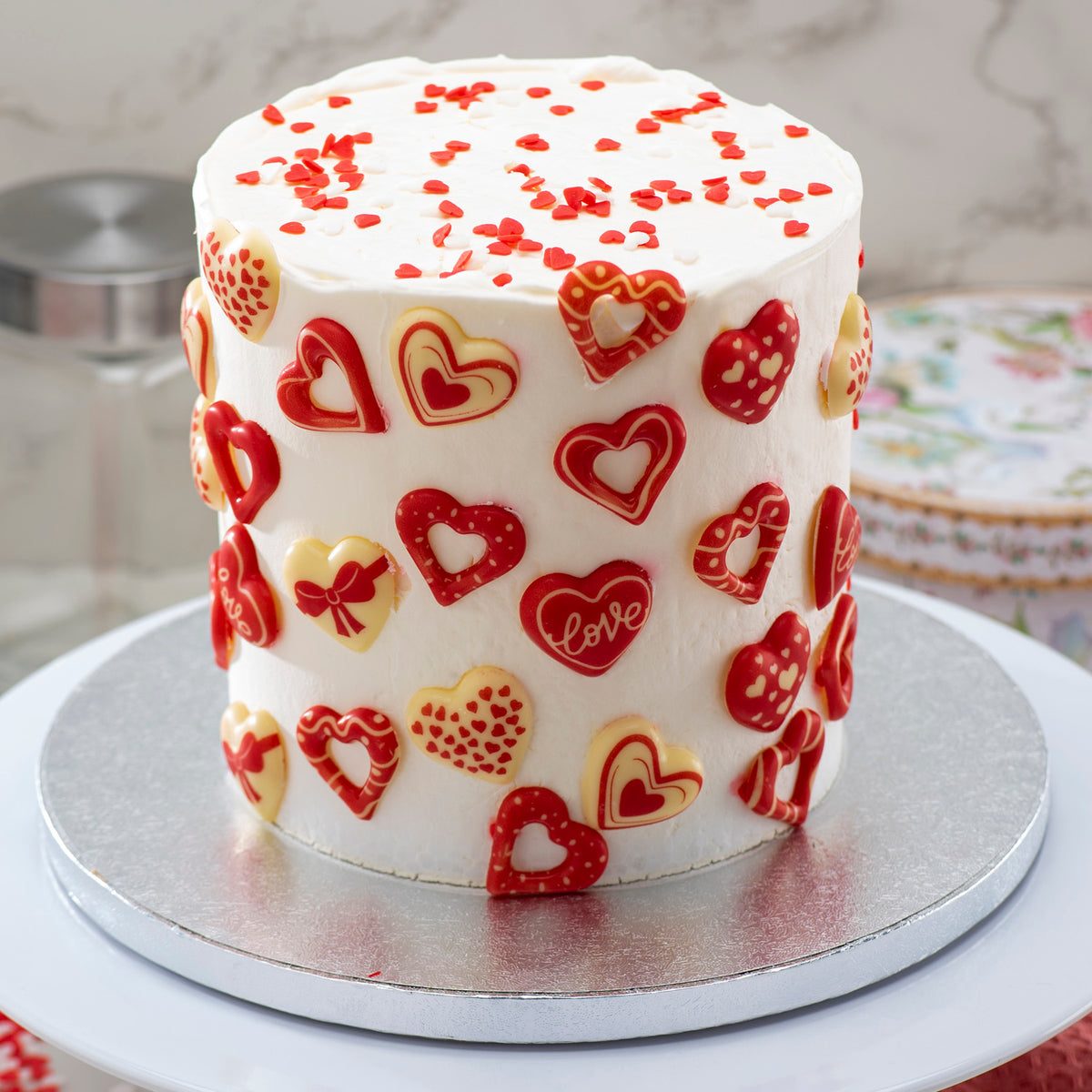 ASSORTED WHITE CHOCOLATE HEARTS WITH HOLE 33X31MM