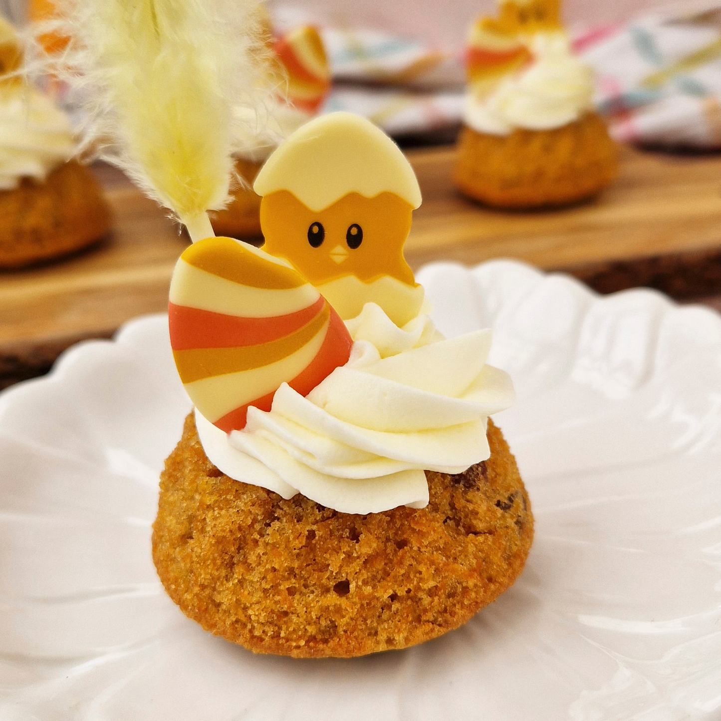 OEUFS FANTAISIE ASSORTIS EN CHOCOLAT BLANC 35X26MM