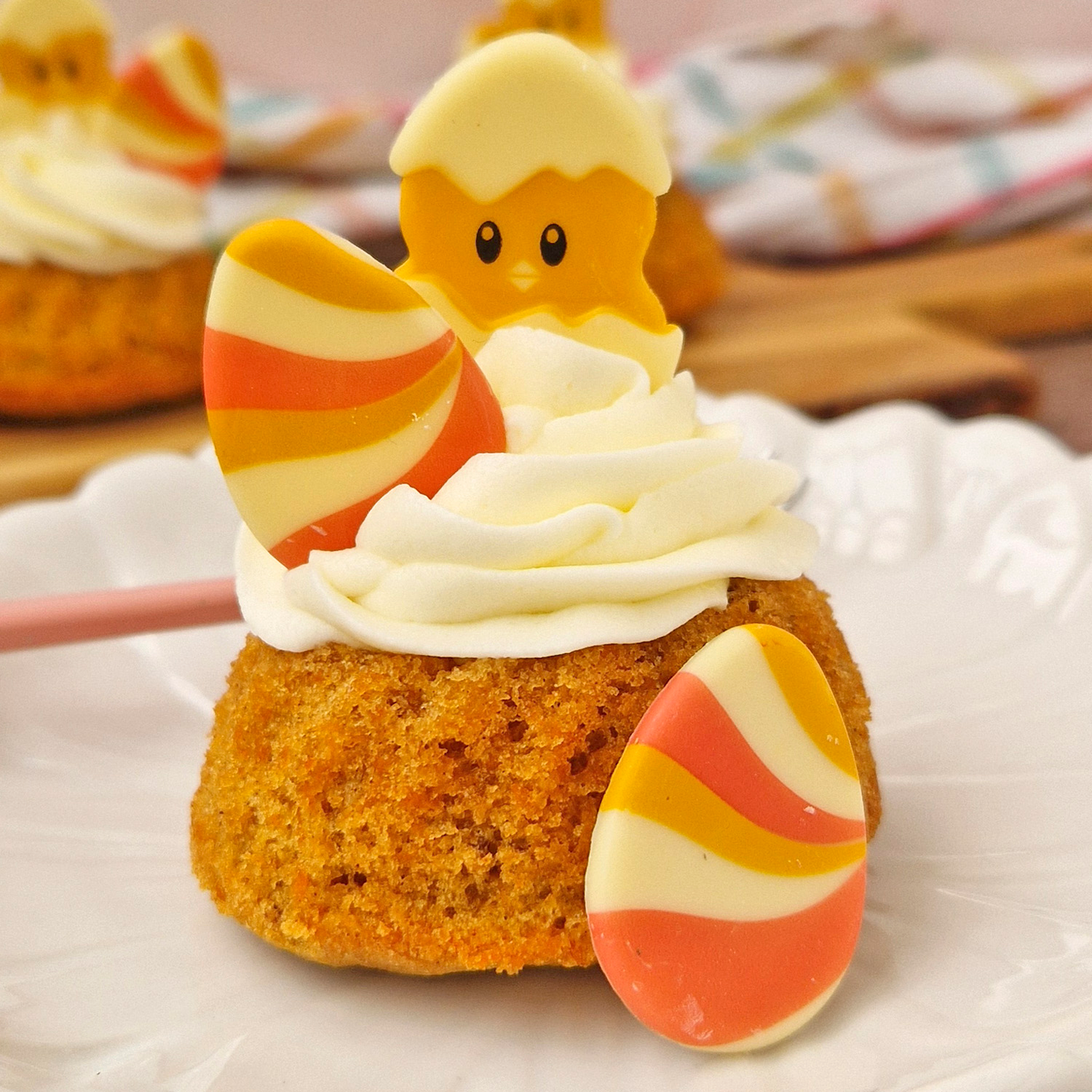 WHITE CHOCOLATE EASTER CHICK 28X37MM