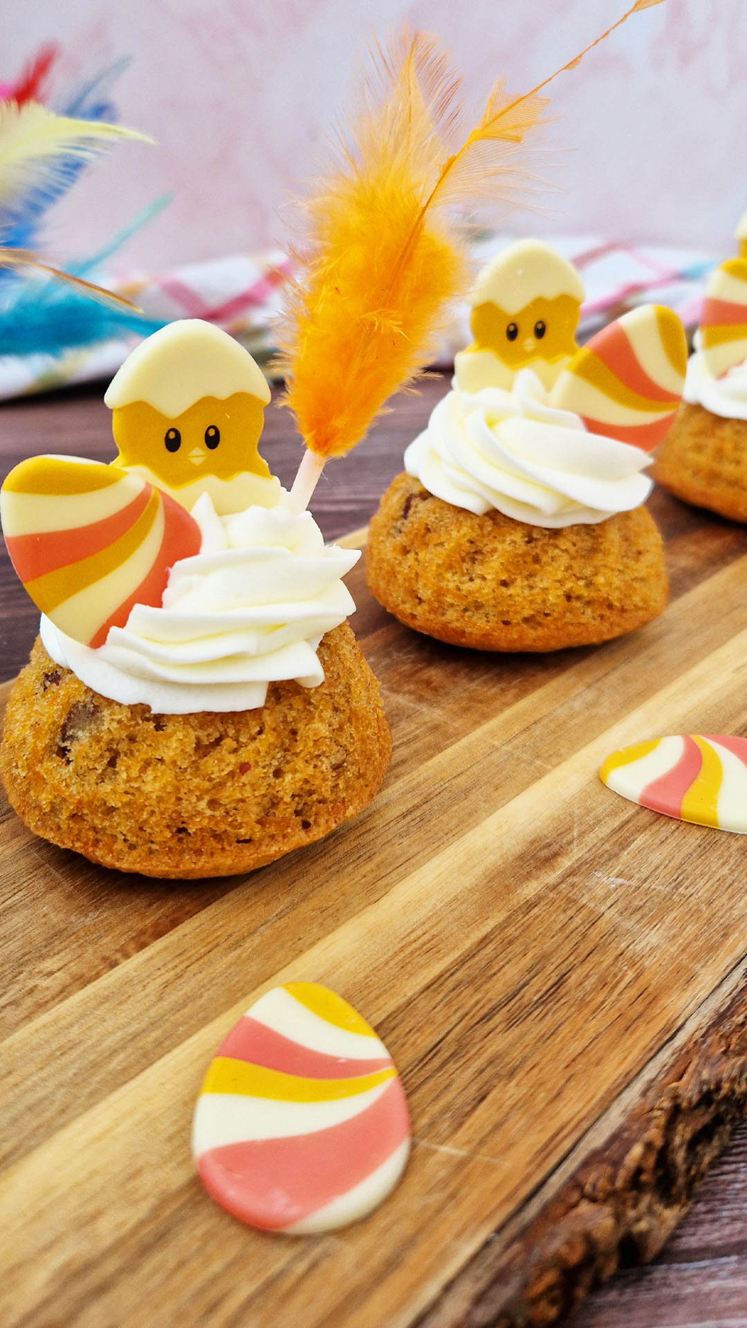 WHITE CHOCOLATE EASTER CHICK 28X37MM
