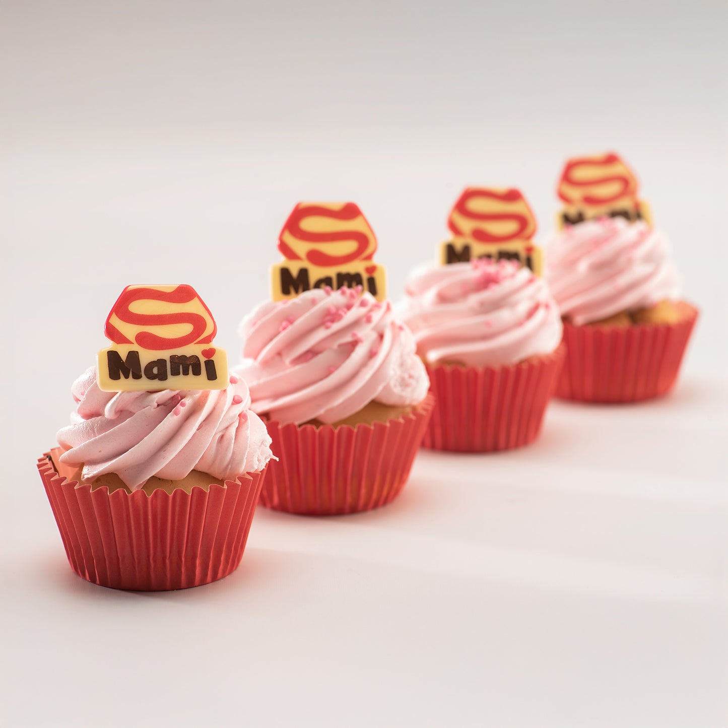 SUPER MAMI WHITE CHOCOLATE SIGN - 37.5 x 32.6 MM - 84 UNITS