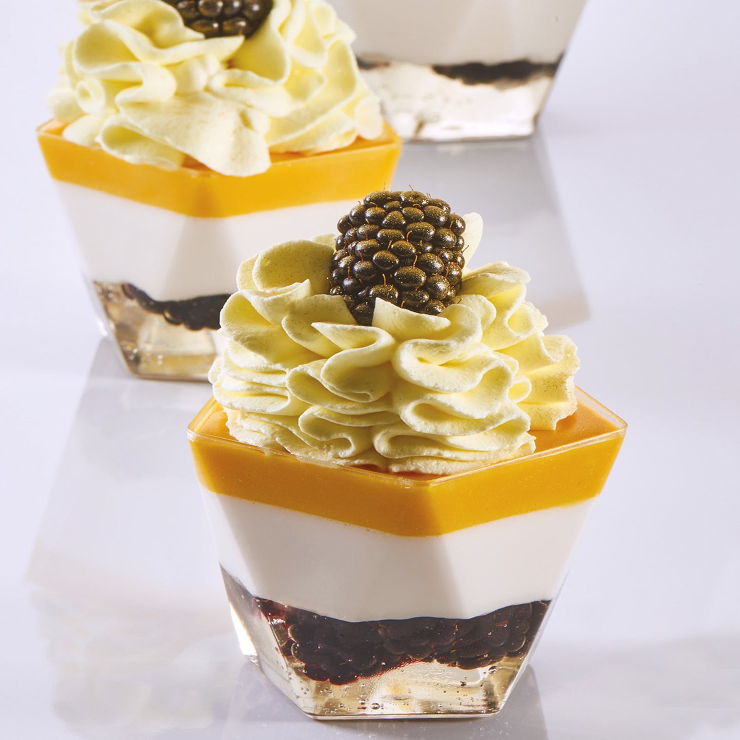 VASITO PLASTICO PENTA Ø 72 H56MM | CAP. 120ML