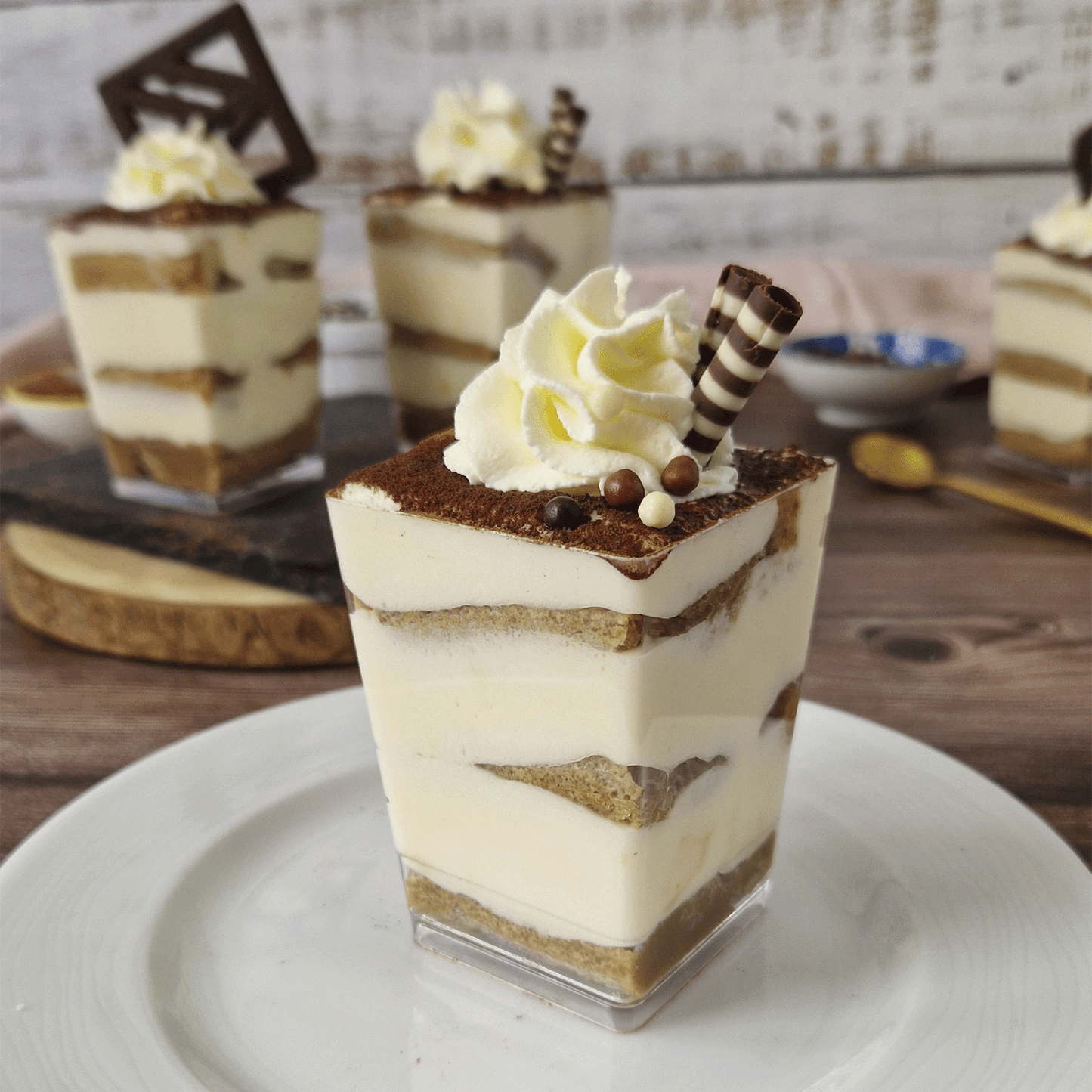 VASITO PLASTICO TRANSPARENTE SQUARE 55X55 H80MM | CAP. 175ML