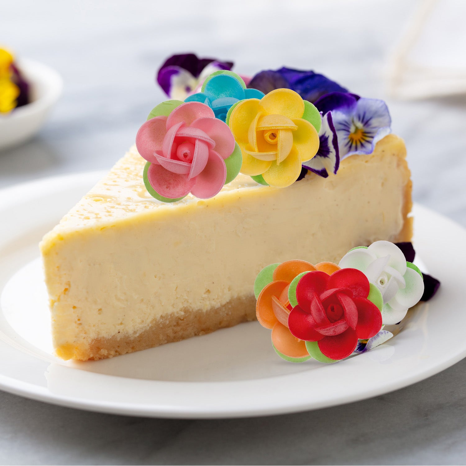 MINI ROSES AZYME AVEC FEUILLE COULEURS ASSORTIES 4CM