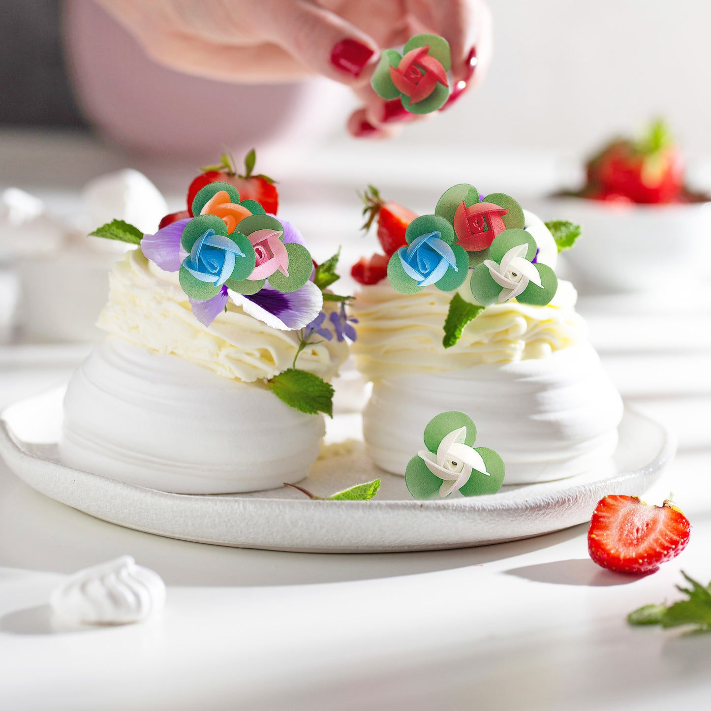 150 WAFER ROSES WITH LEAVE ASSORTED COLOURS 3 CM