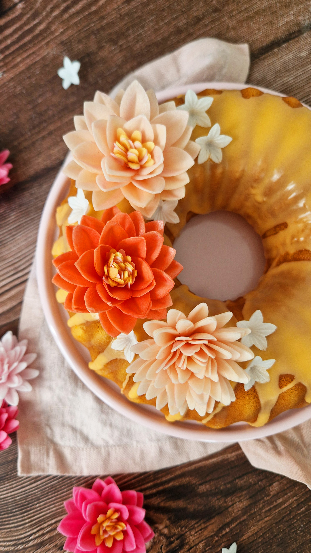 CAIXA DE 18 FLORES DE WAFER CORES SORTIDAS Ø 5,5CM