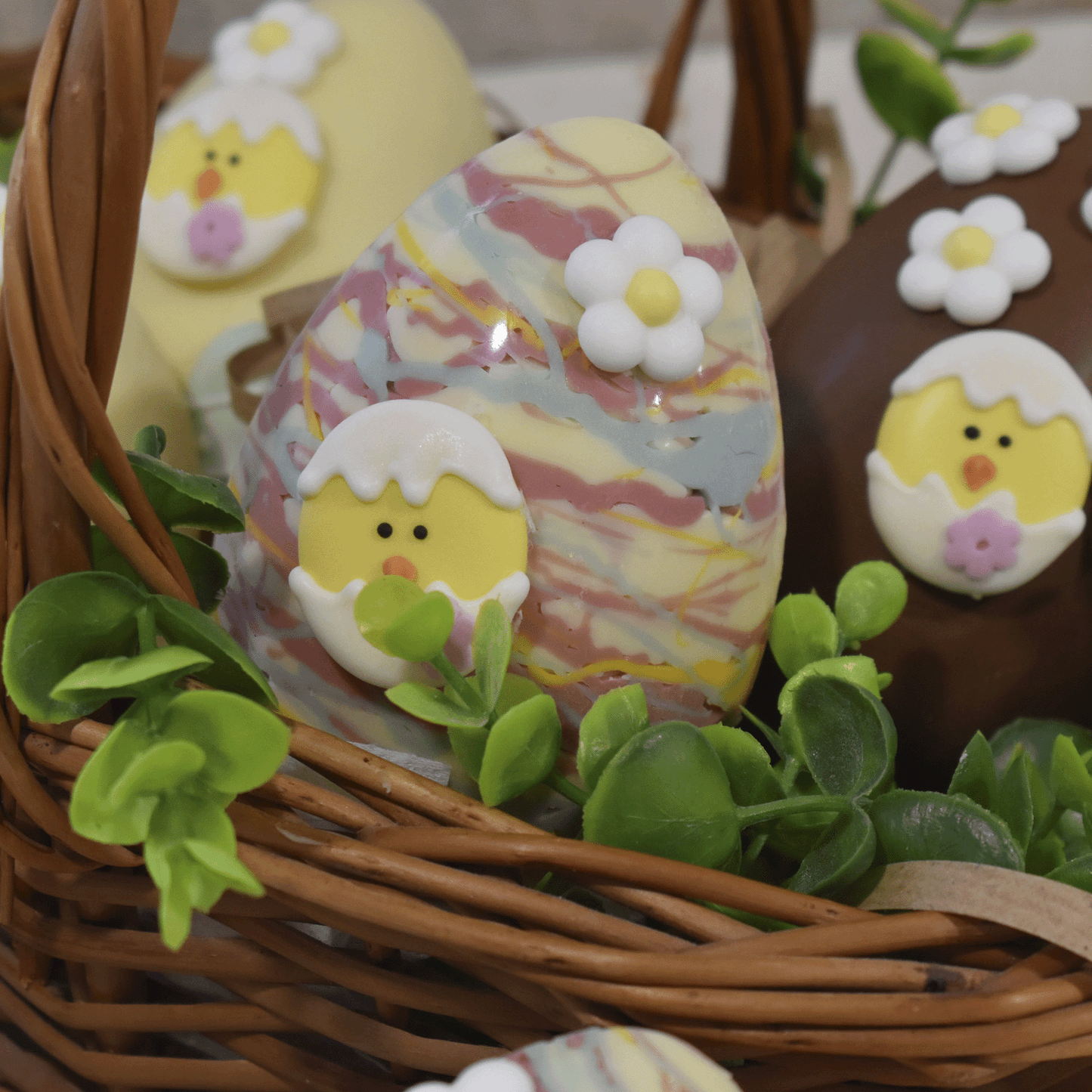 DECORACIÓN AZÚCAR HUEVOS COLORES Y FLORES DE PASCUA