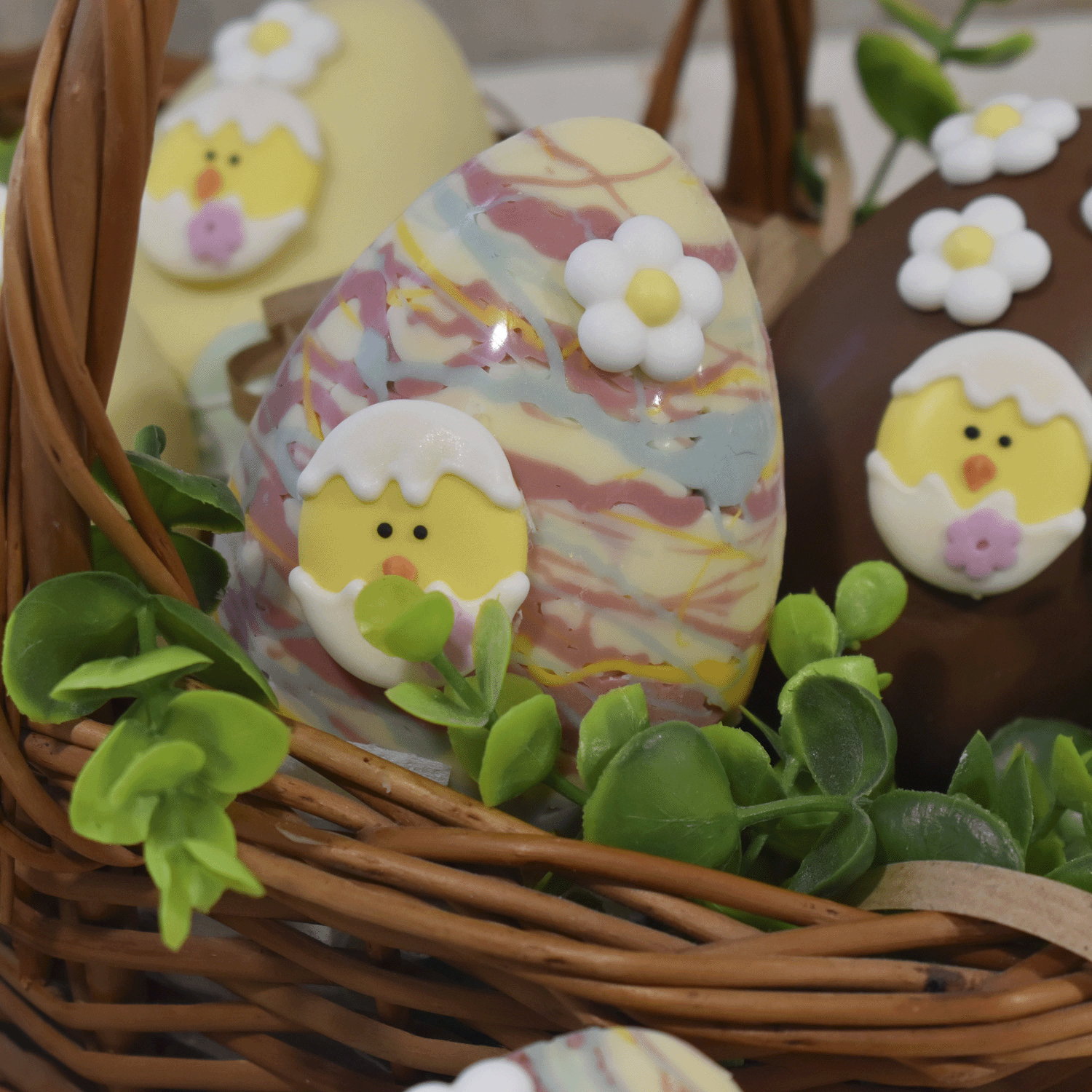 DECORACIÓN AZÚCAR HUEVOS COLORES Y FLORES DE PASCUA