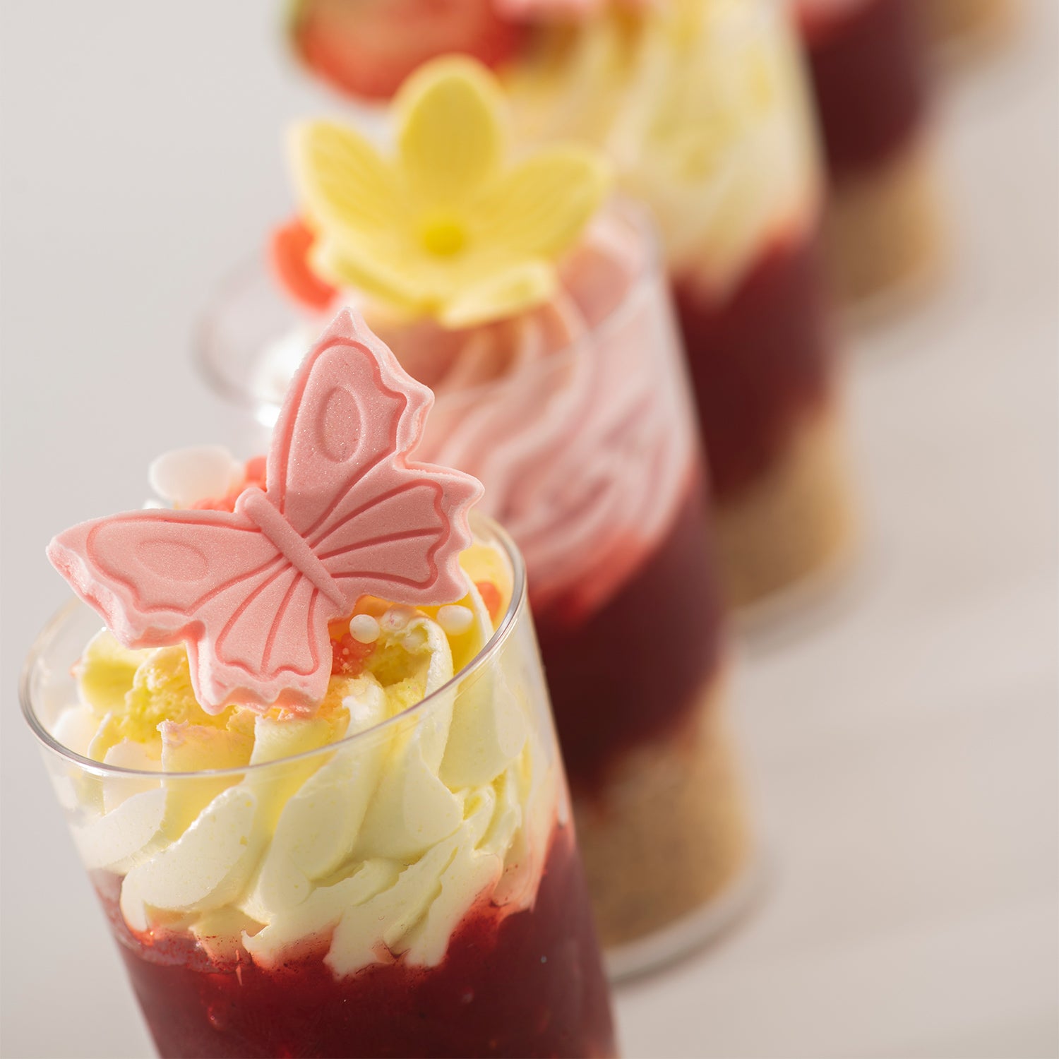 DECORACION AZUCAR FLORES, HOJAS Y MARIPOSAS 7 DISEÑOS 42 UDS