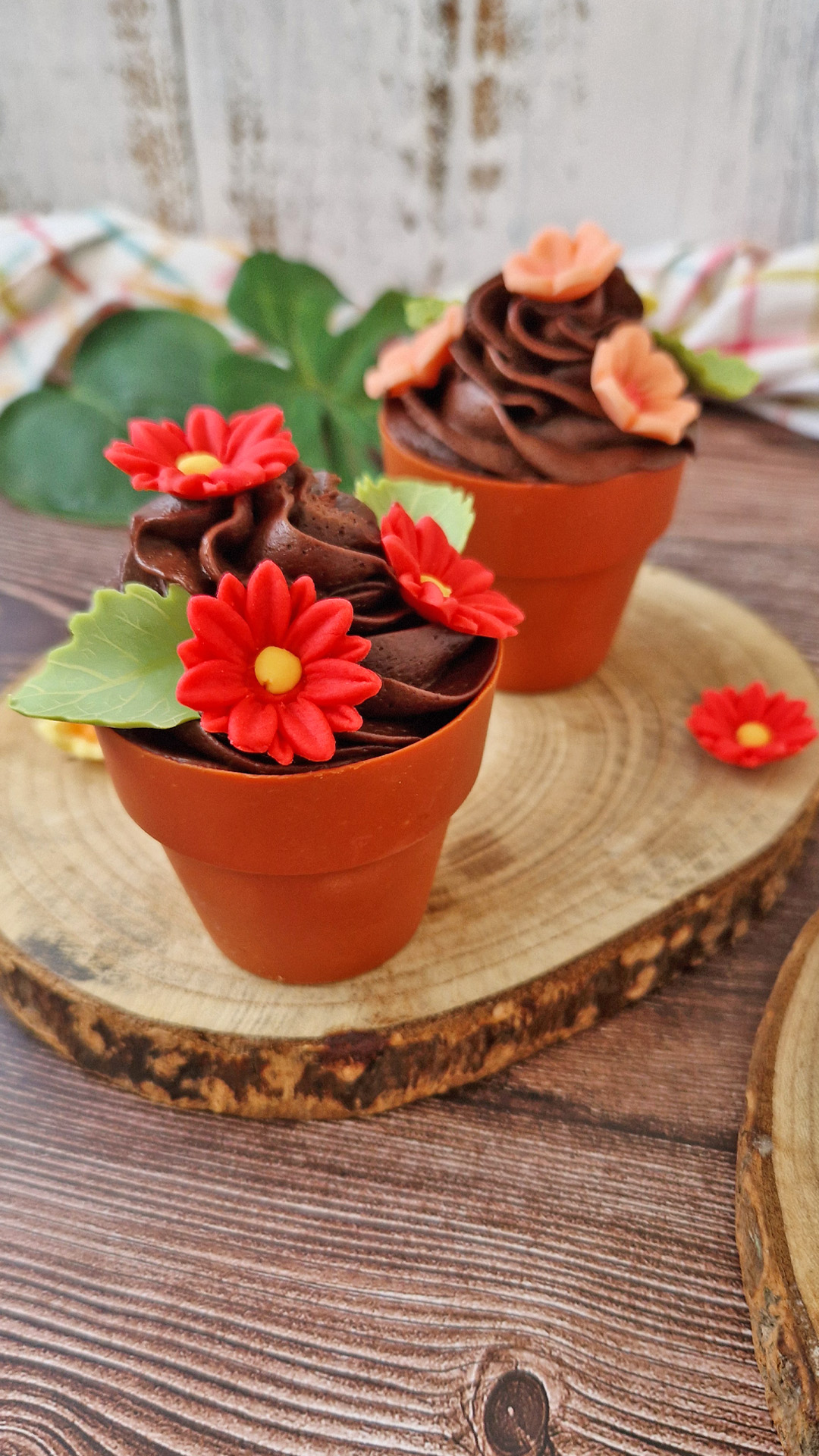 BLISTER SUCRE 7 MARGUERITES ROUGES ET 5 FEUILLES VERTES