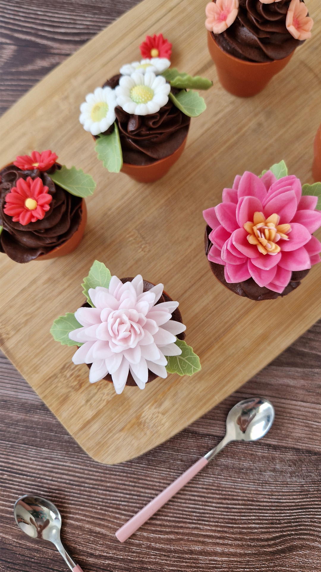 BLISTER DI ZUCCHERO 8 FIORI ROSA E 5 FOGLIE VERDI