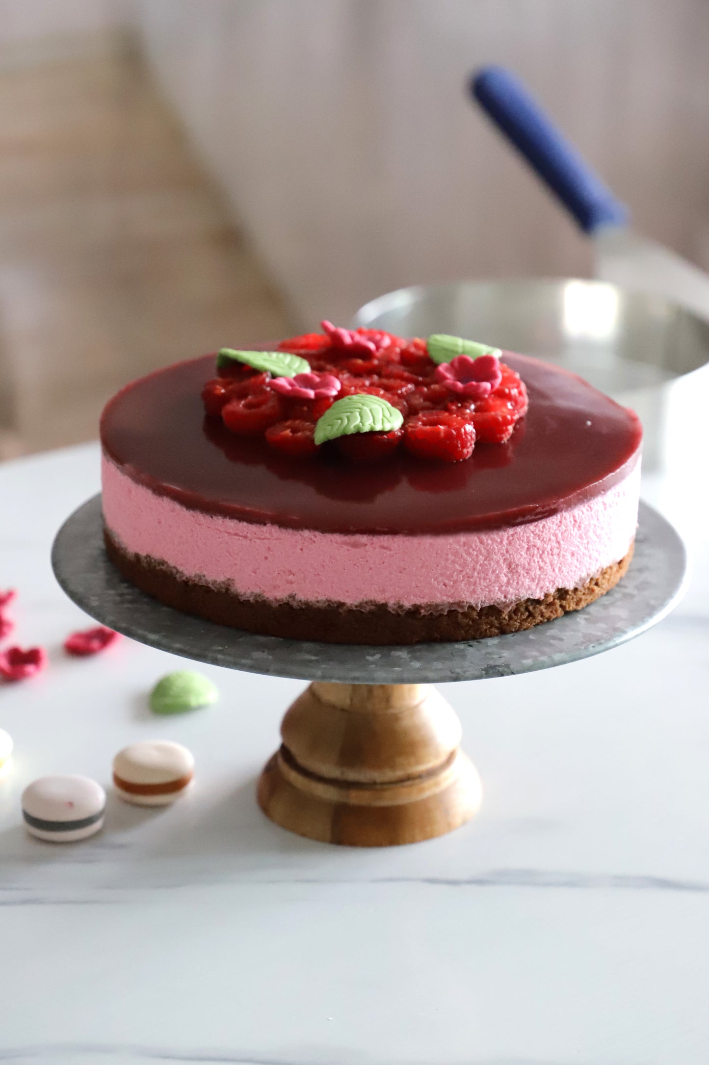 BLISTER SUGAR 8 FUCHSIA FLOWERS AND 5 GREEN LEAVES