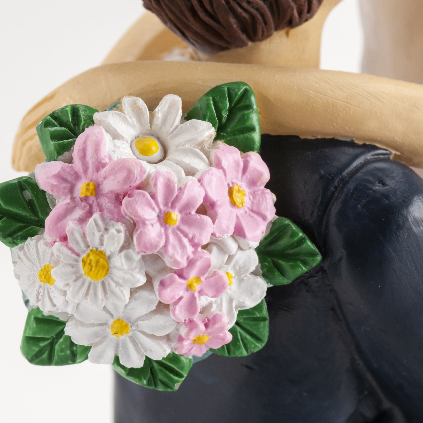CASAL DE NOIVOS DE BRAÇOS DADOS 18CM