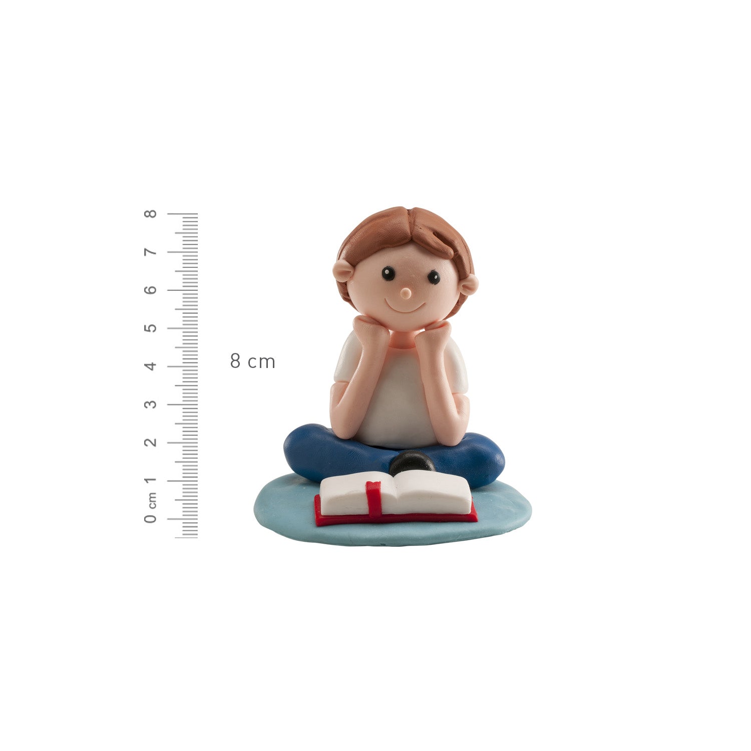 FIGURINE GARÇON BAPTEME LIRE BIBLE CLAY 8CM