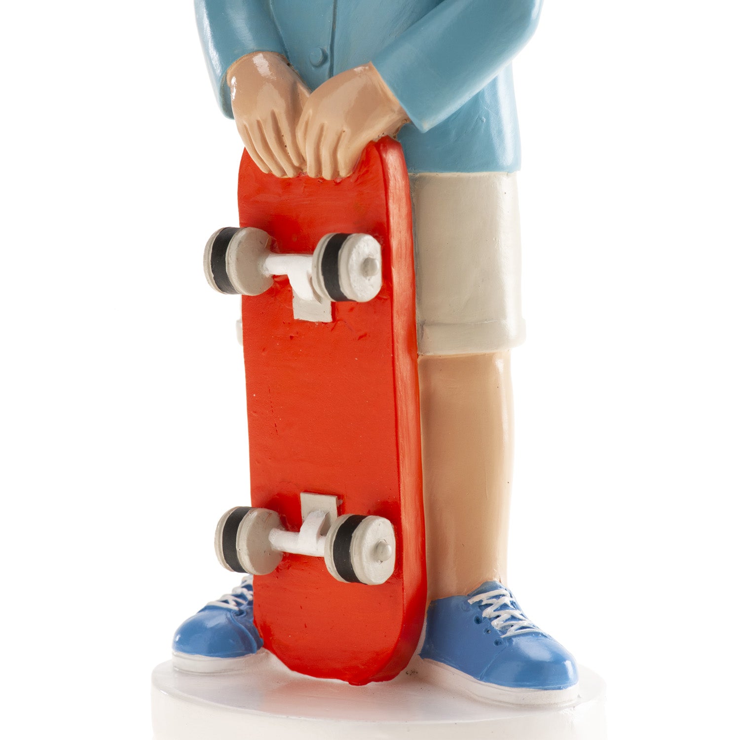 FIGURINE COMMUNION GARÇON PLANCHE À ROULETTE 16,3CM