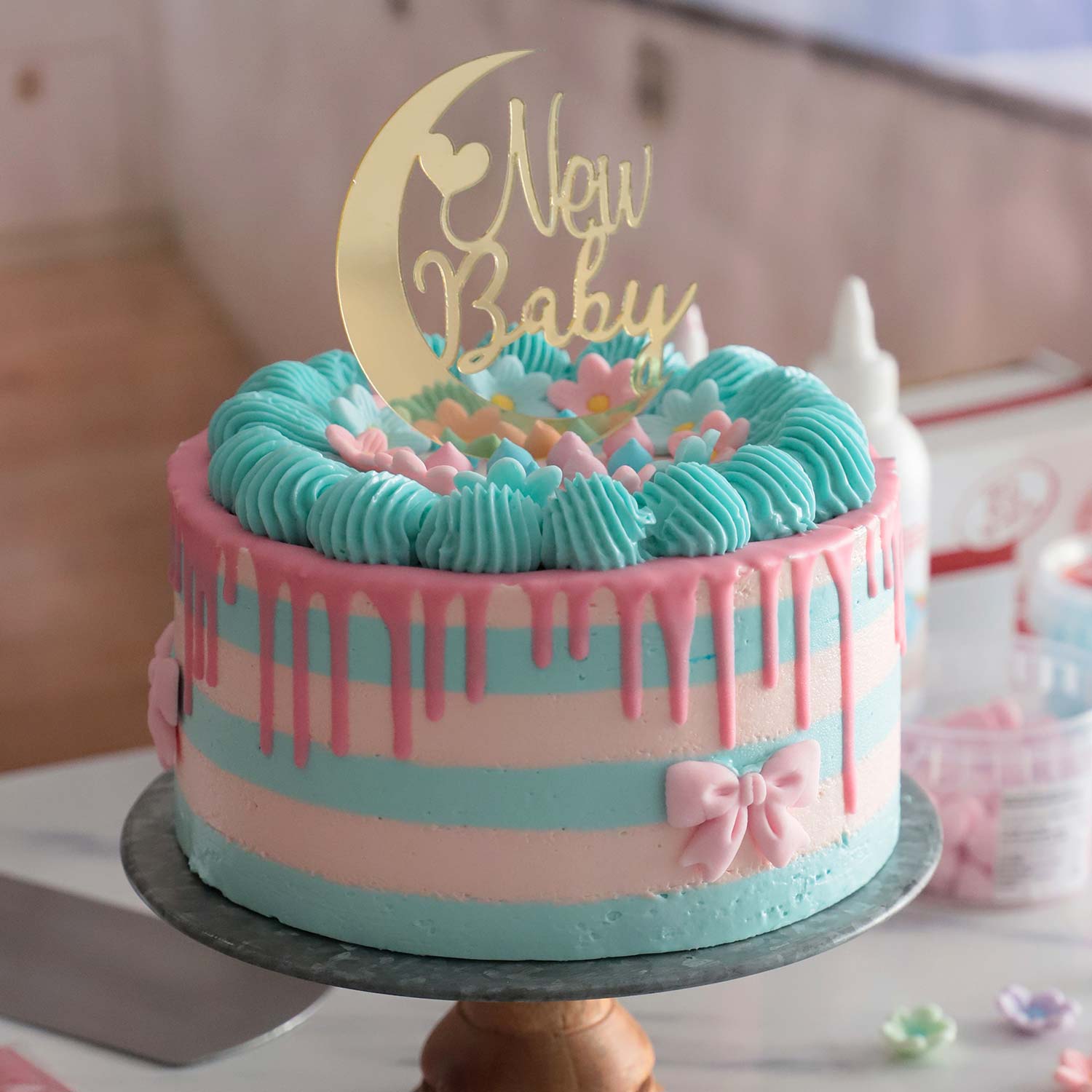 CAKE TOPPER NEW BABY LUA DOURADA 17X10CM