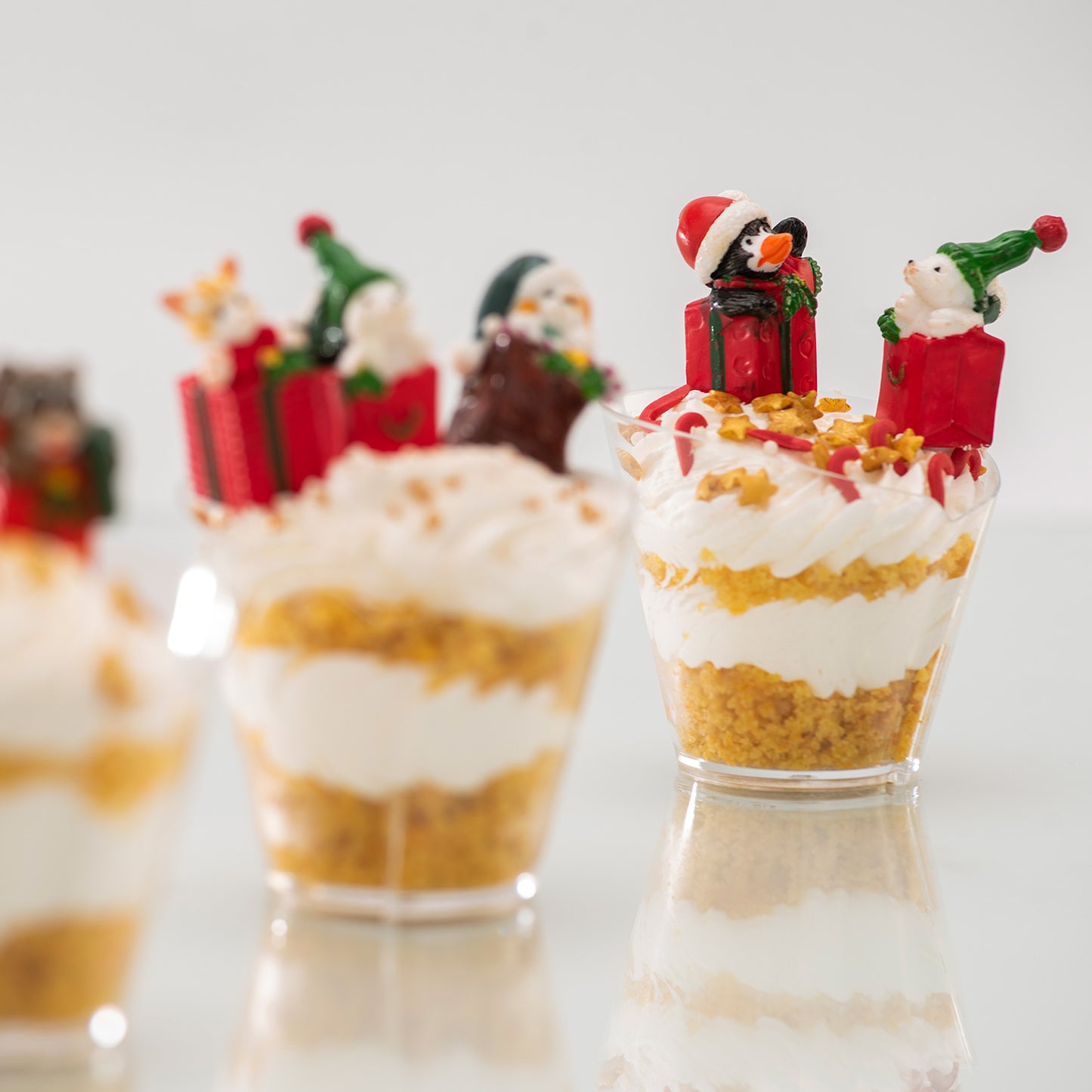 FIGURAS DE PLÁSTICO REGALOS Y ANIMALES 1.5X6CM