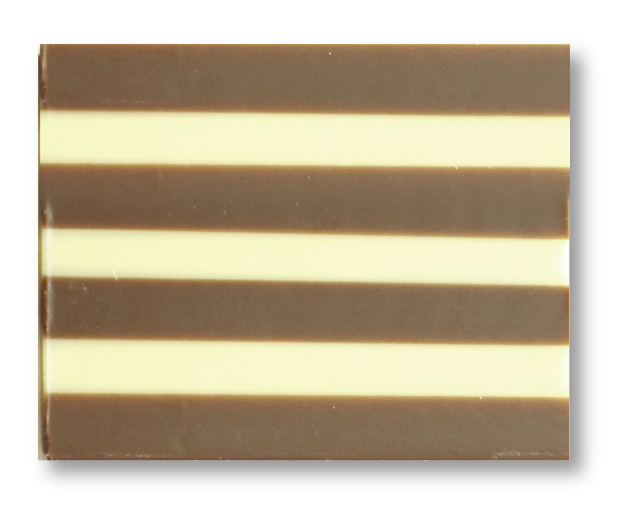 RECTANGLE RAYÉ CHOCOLAT NOIR ET BLANC 25 x 40 mm