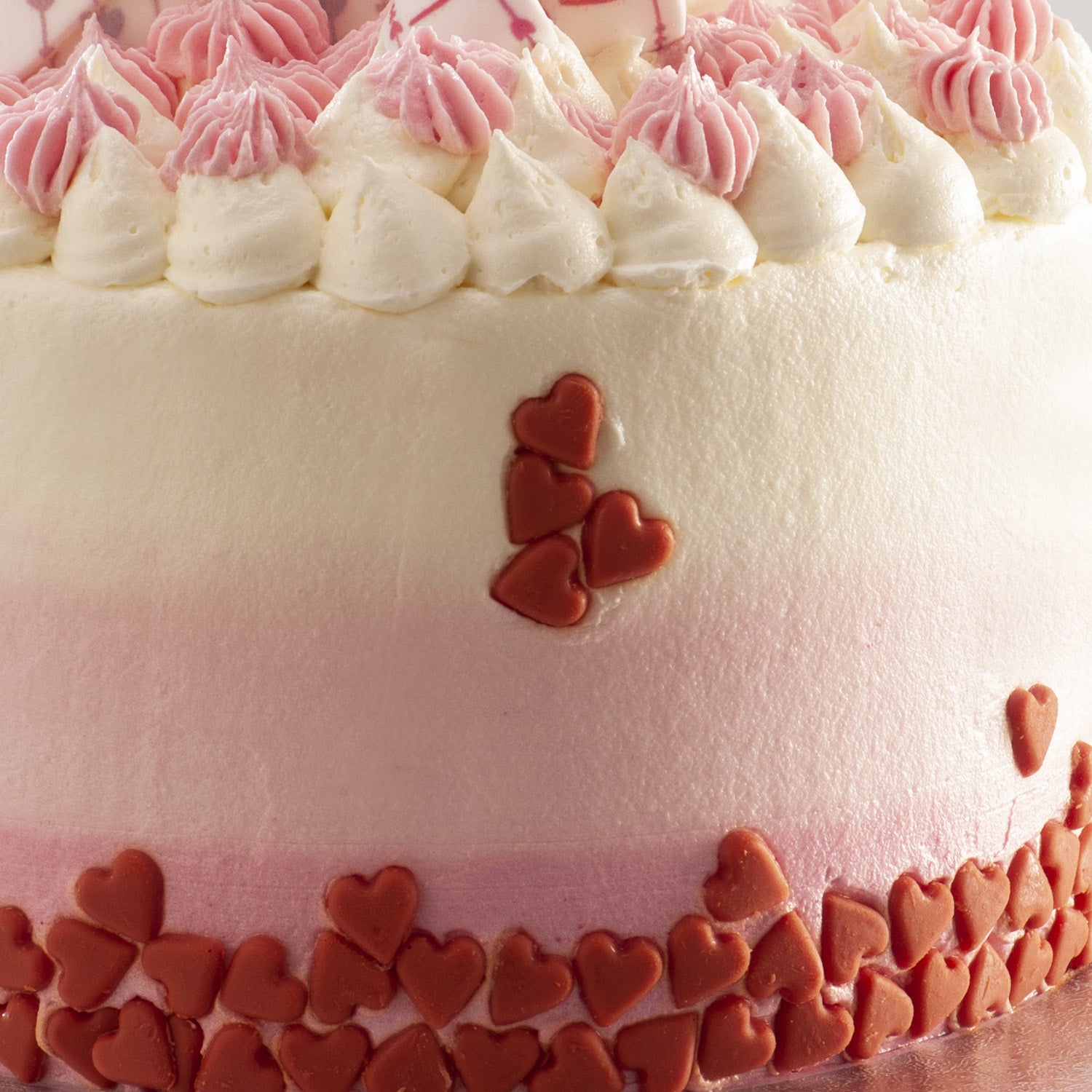 CHOCOLATE SPRINKLE HEARTS RED 600GR