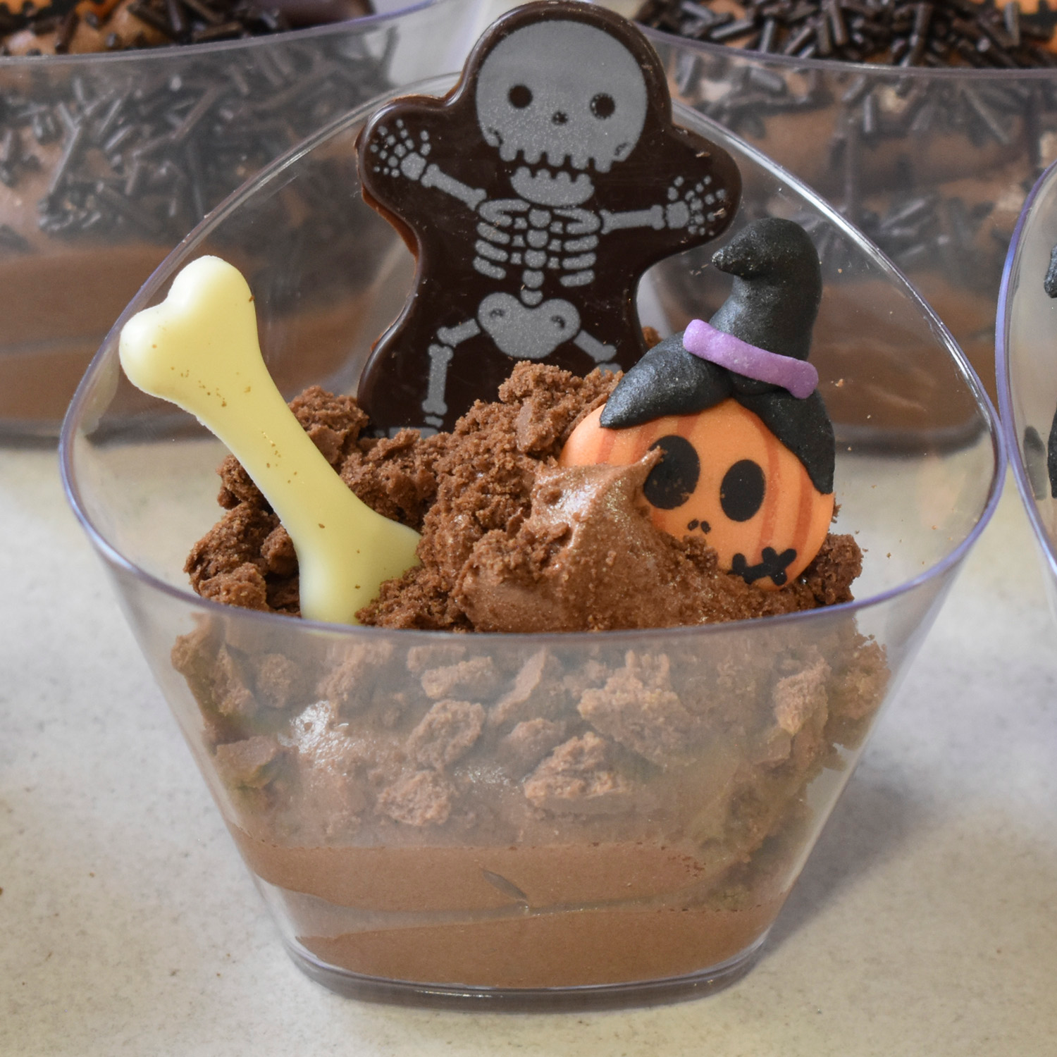 DECORACION CHOCOLATE NEGRO ESQUELETO HALLOWEEN 72 UDS