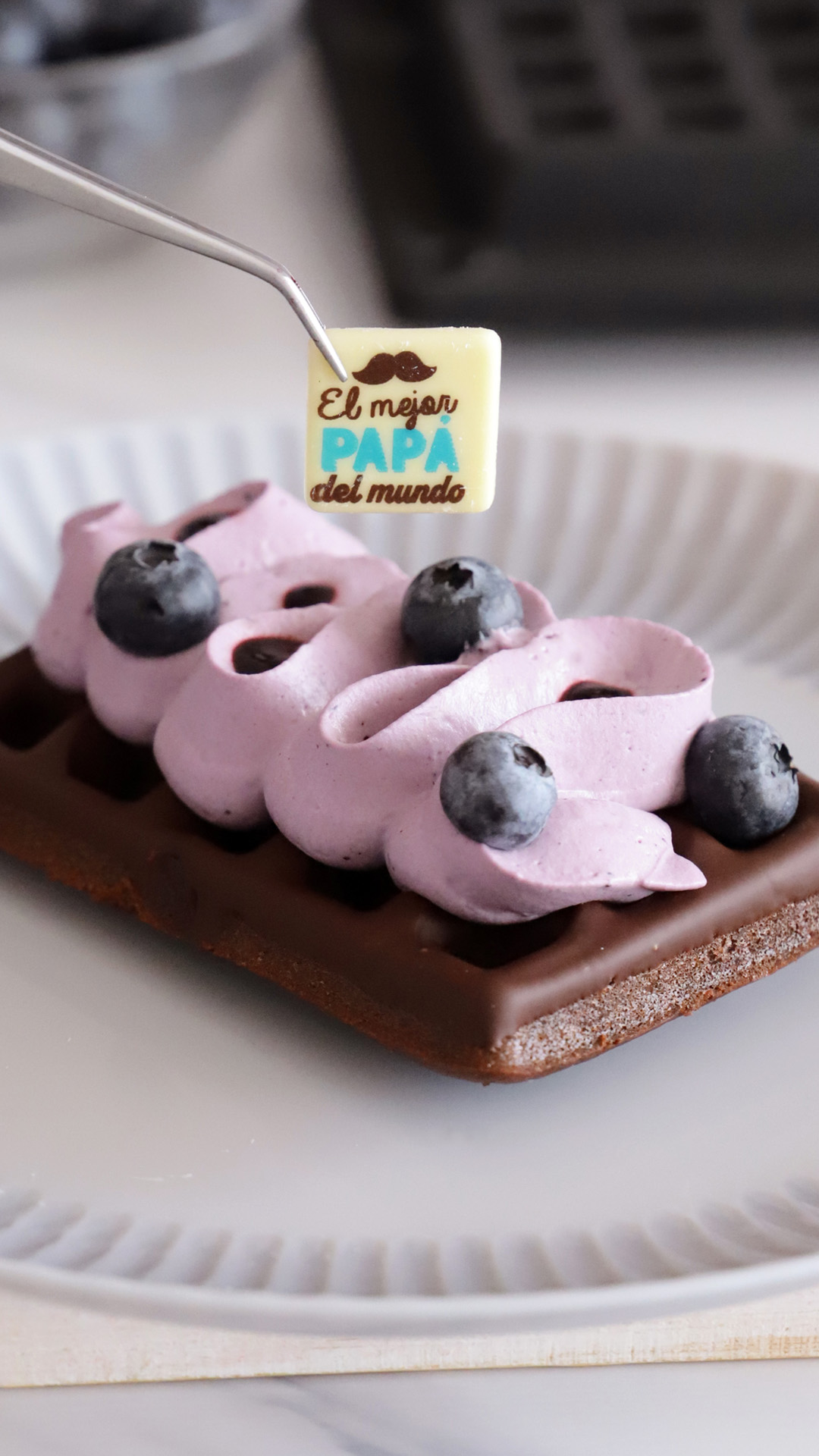 ASSORTIMENT PÈRE ASSIETTE CARRÉE CHOCOLAT BLANC 25X25MM