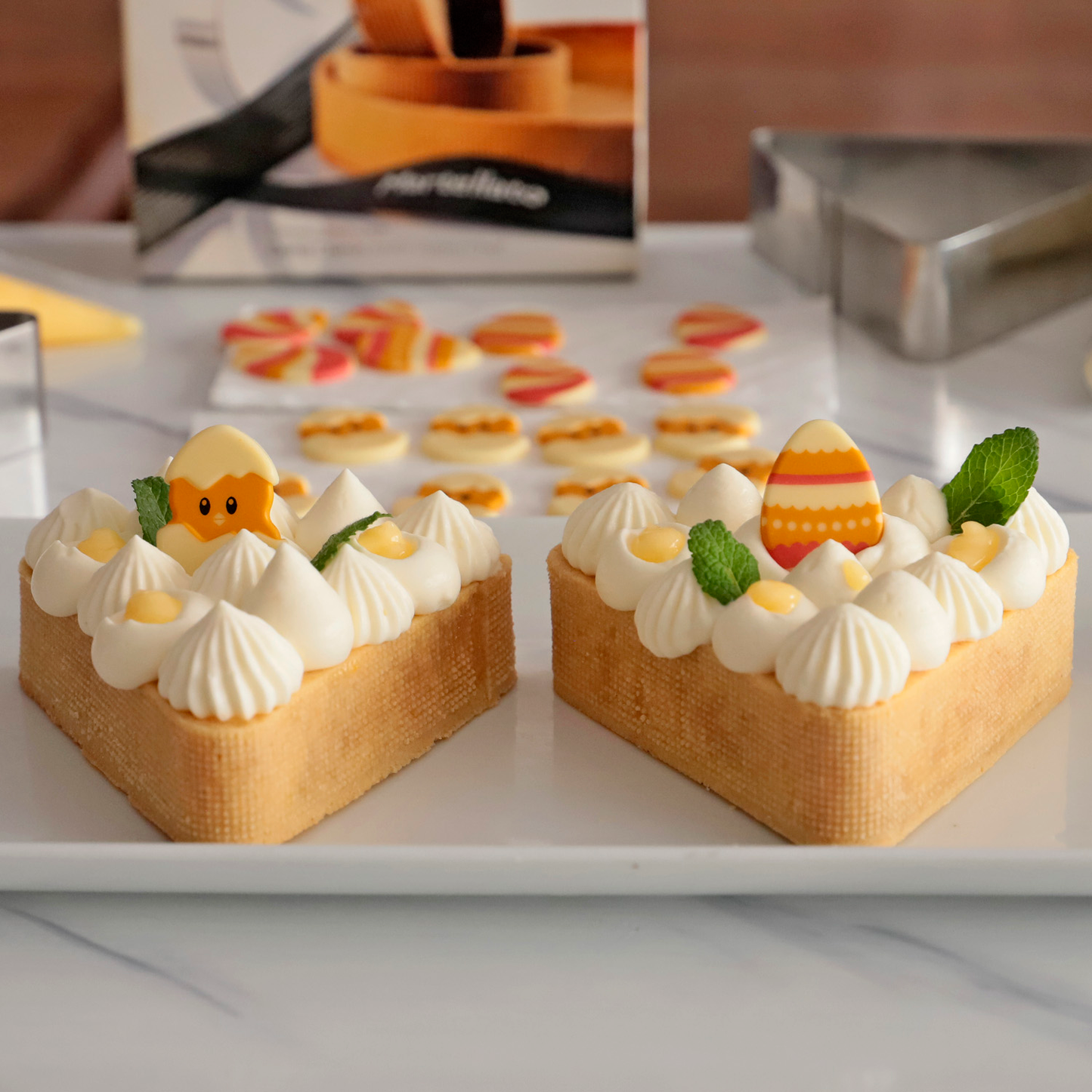 OEUFS FANTAISIE ASSORTIS EN CHOCOLAT BLANC 35X26MM