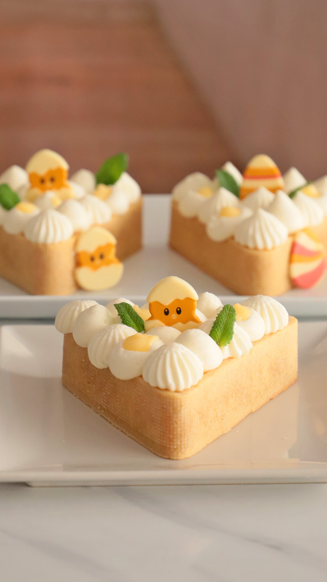 OEUFS FANTAISIE ASSORTIS EN CHOCOLAT BLANC 35X26MM