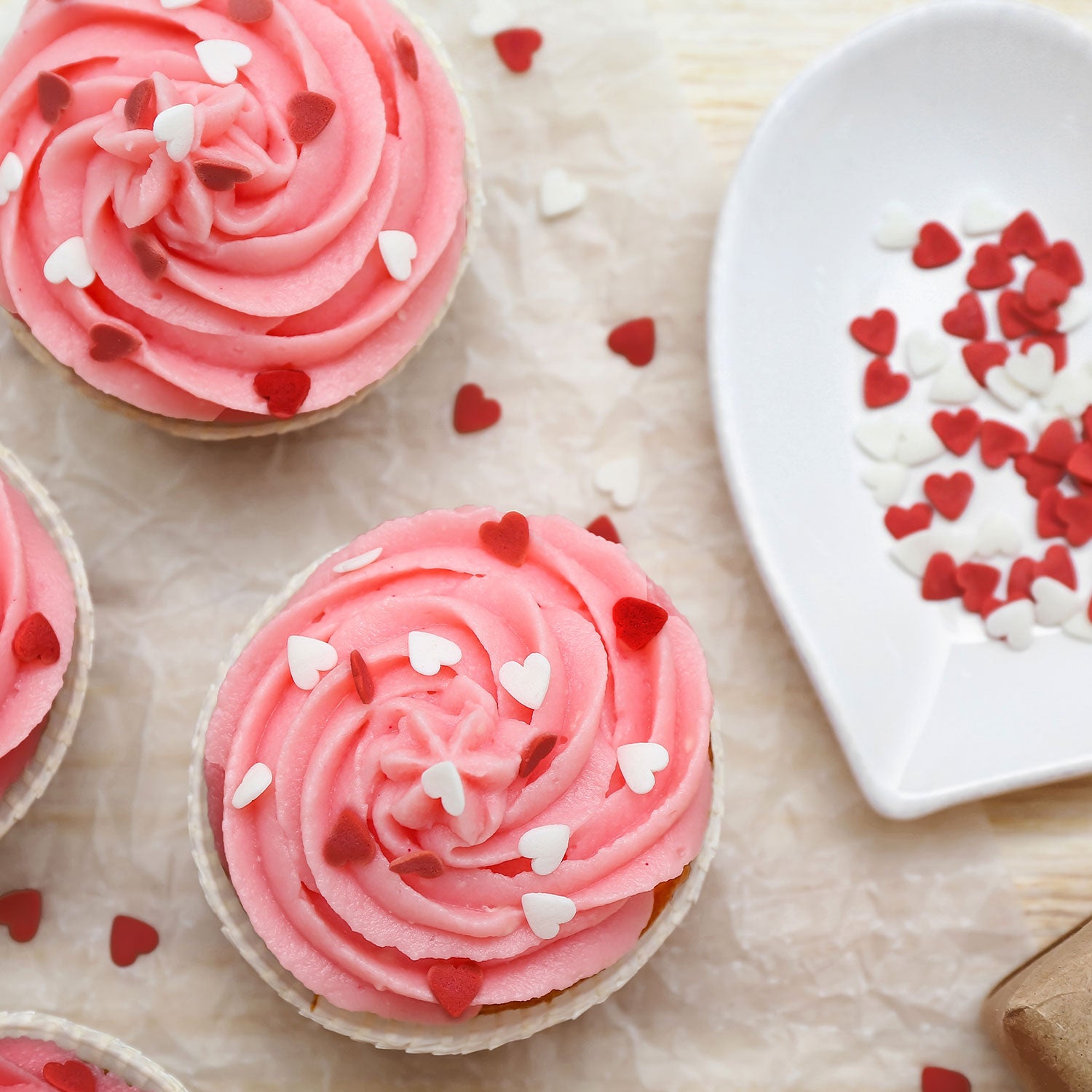 RED AND WHITE HEARTS SPRINKLE MIX 100G