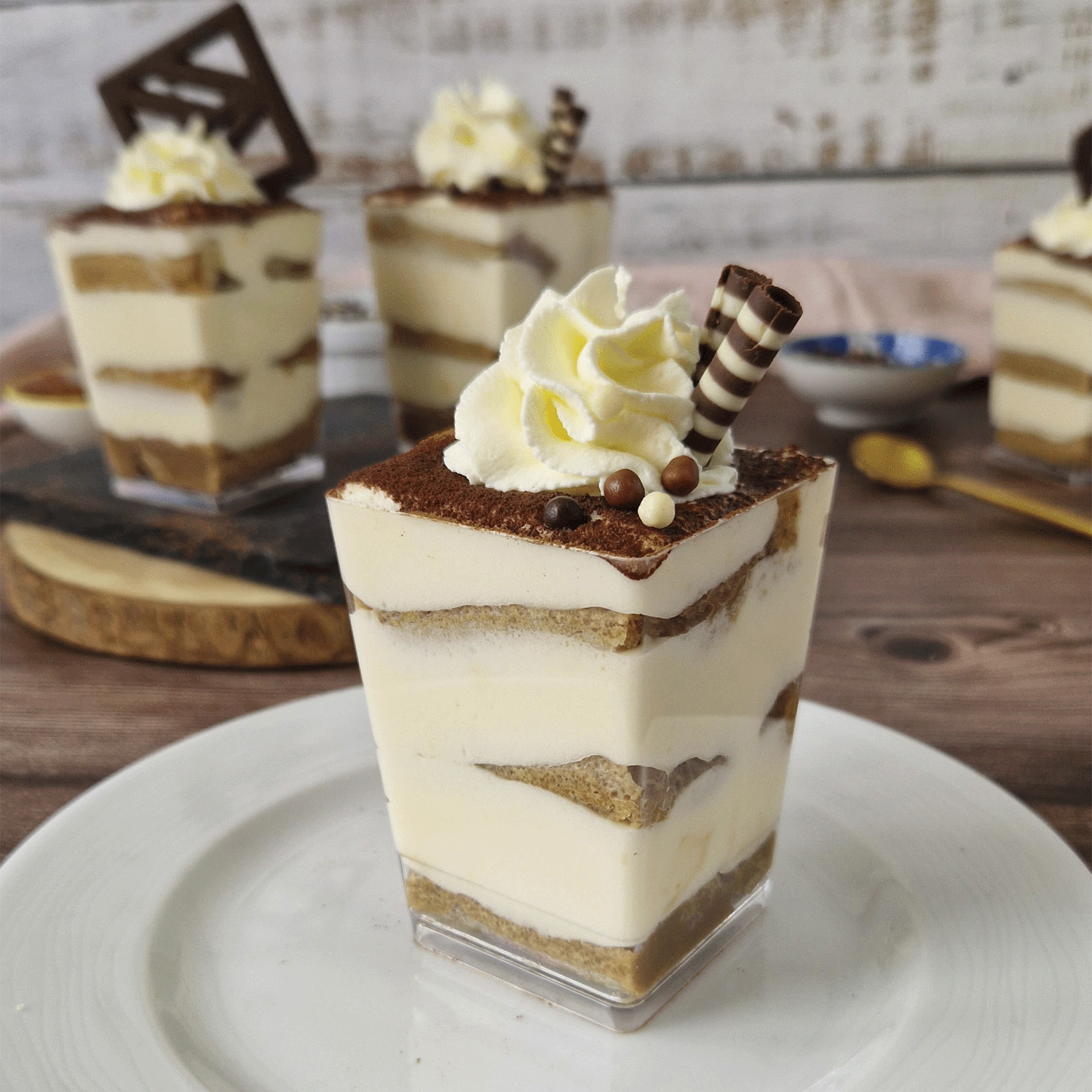 VASITO PLASTICO TRANSPARENTE SQUARE 55X55 H80MM | CAP. 175ML