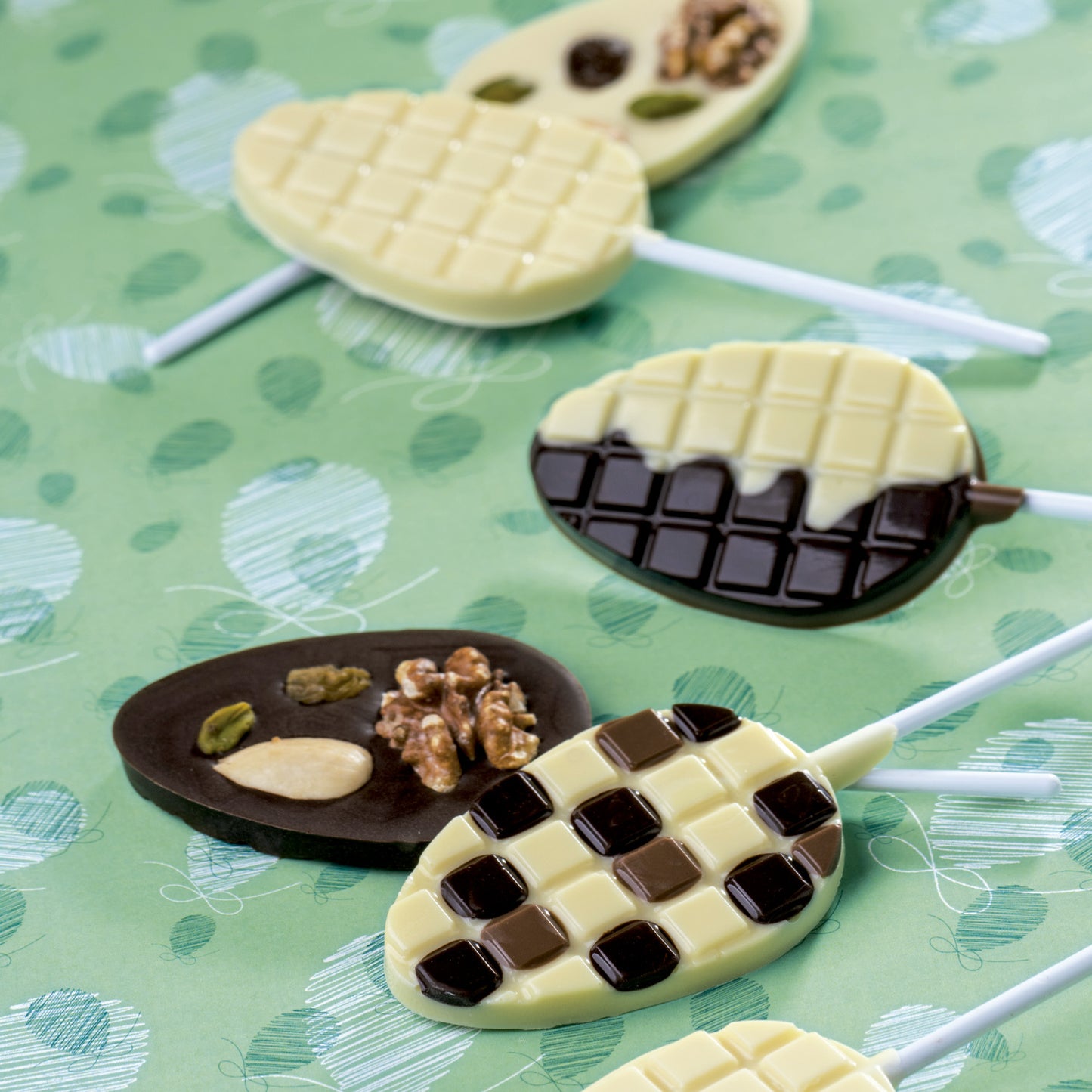 KIT 2 MOULES PLASTIQUE SUCETTES OEUFS CHOCOLAT 52X77XH9CM