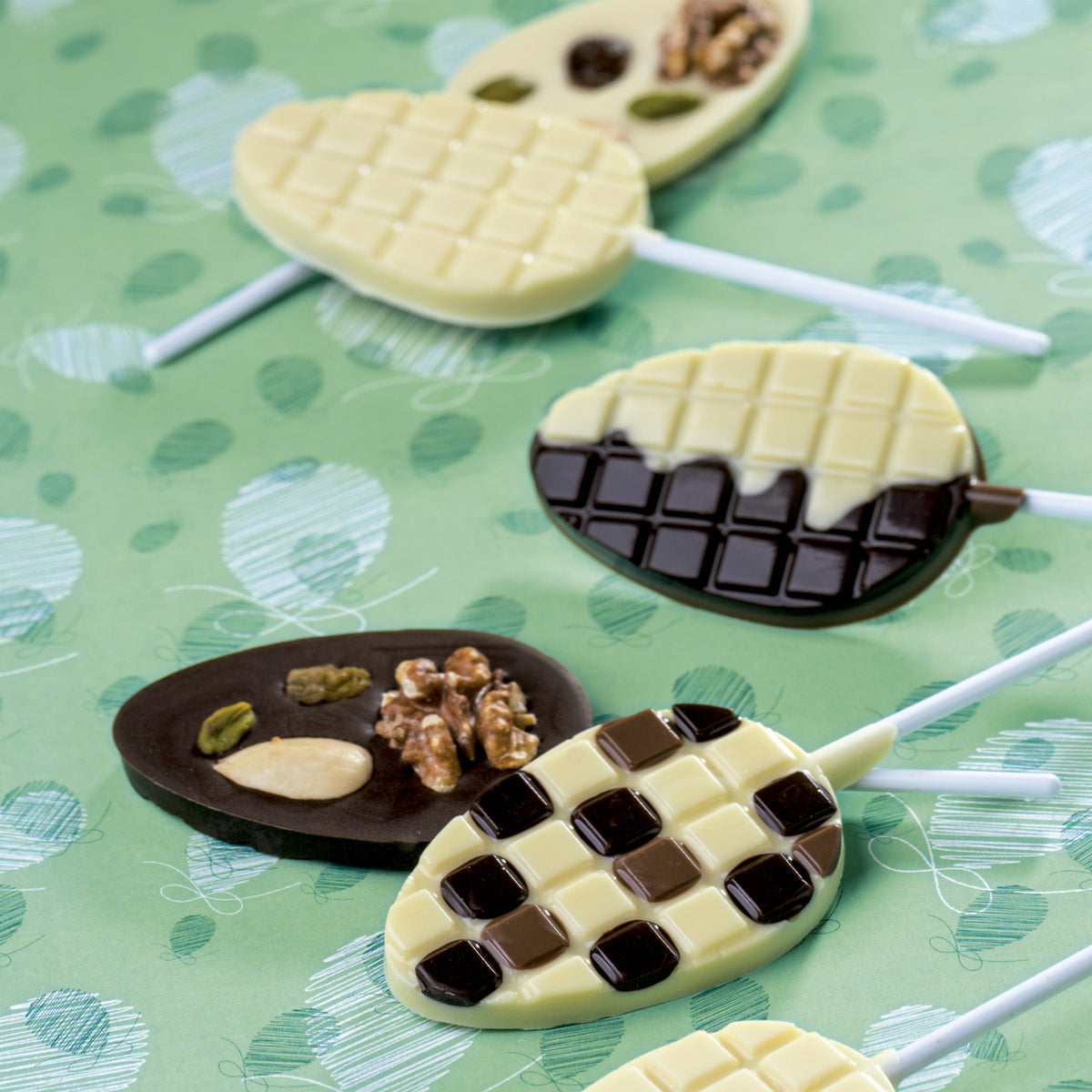 KIT 2 MOULES PLASTIQUE SUCETTES OEUFS CHOCOLAT 52X77XH9CM