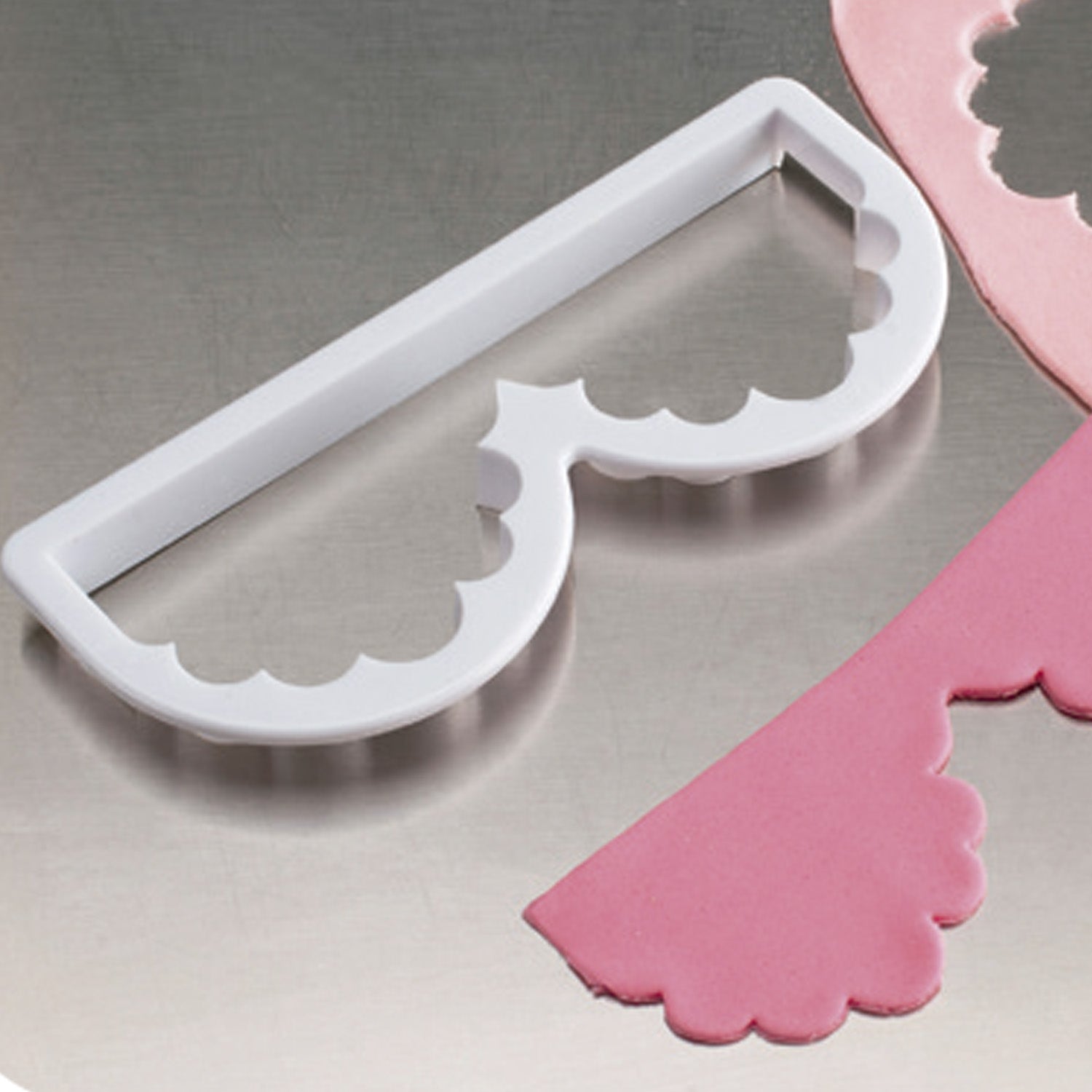 CORTAPASTAS FONDANT VOLANTE BORDADO INGLÉS