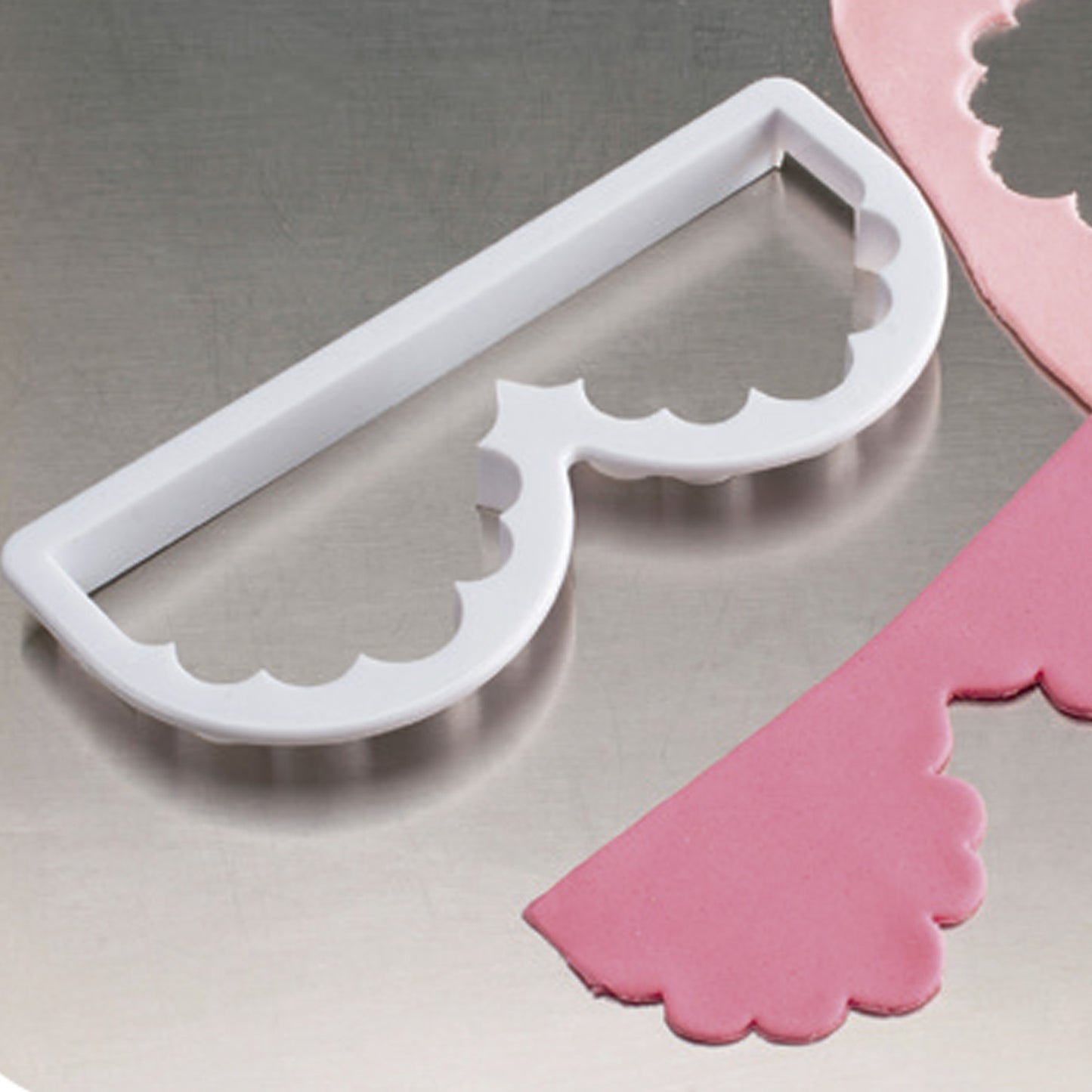 CORTAPASTAS FONDANT VOLANTE BORDADO INGLÉS